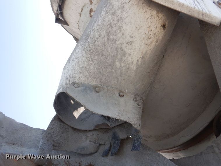 image for item DM7330 2000 International 5600i  ready mix truck