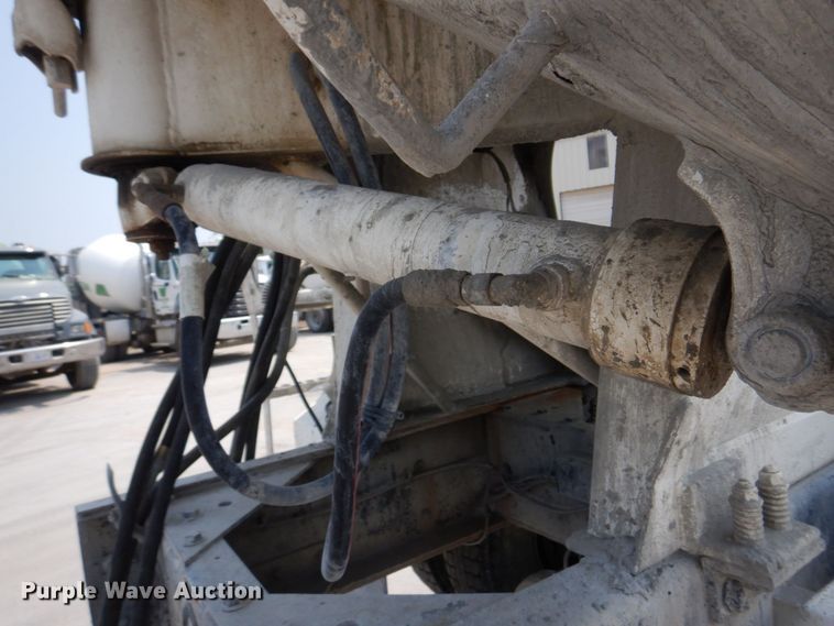 image for item DM7330 2000 International 5600i  ready mix truck