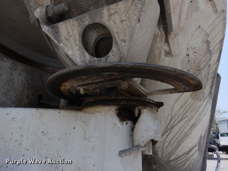 image for item DM7330 2000 International 5600i  ready mix truck