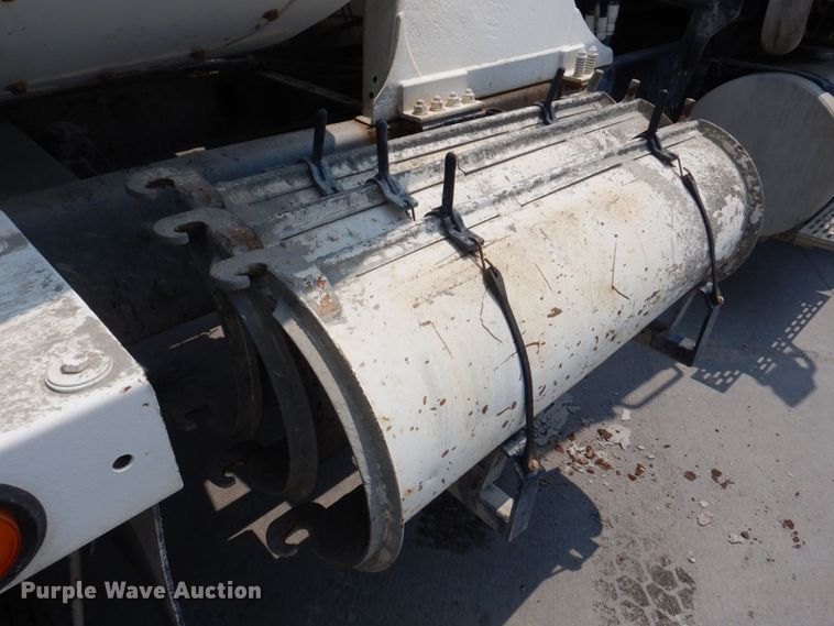 image for item DM7330 2000 International 5600i  ready mix truck