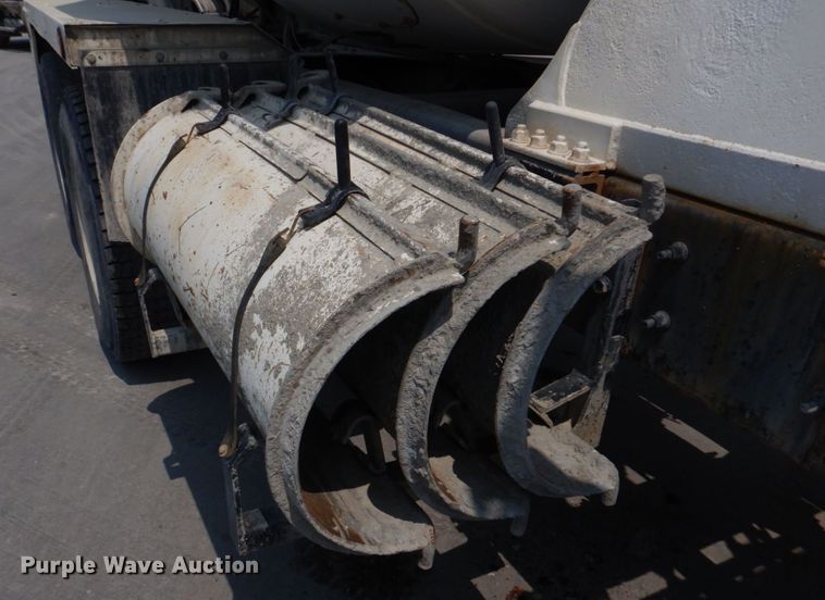 image for item DM7330 2000 International 5600i  ready mix truck