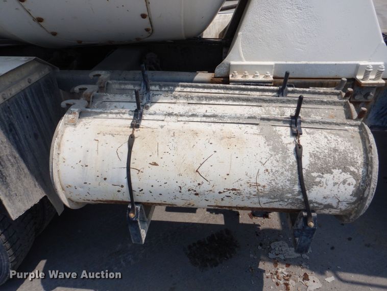 image for item DM7330 2000 International 5600i  ready mix truck