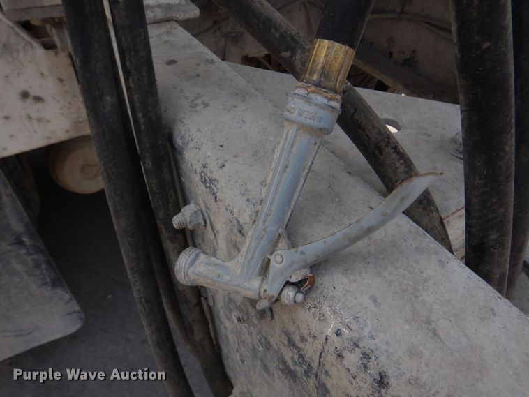 image for item DM7330 2000 International 5600i  ready mix truck