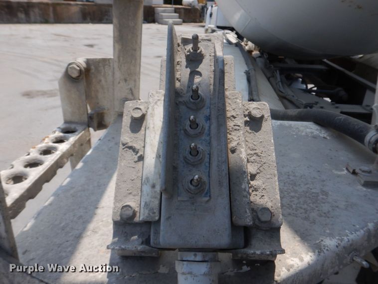 image for item DM7330 2000 International 5600i  ready mix truck