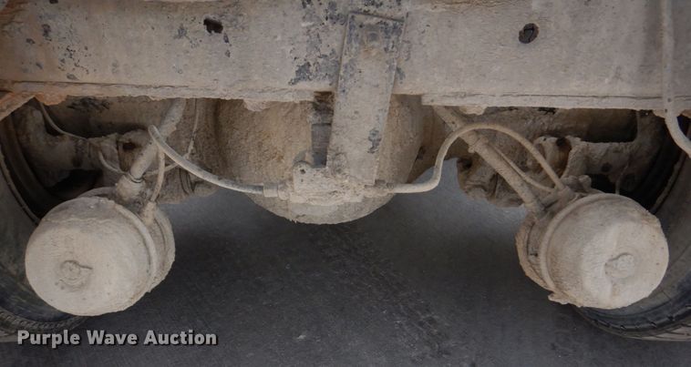 image for item DM7330 2000 International 5600i  ready mix truck