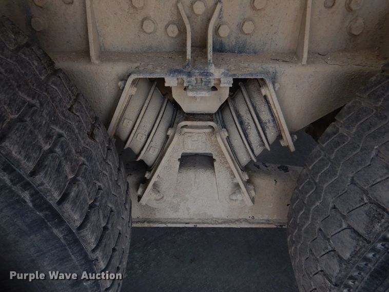 image for item DM7330 2000 International 5600i  ready mix truck