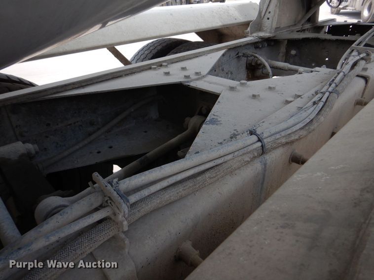 image for item DM7330 2000 International 5600i  ready mix truck