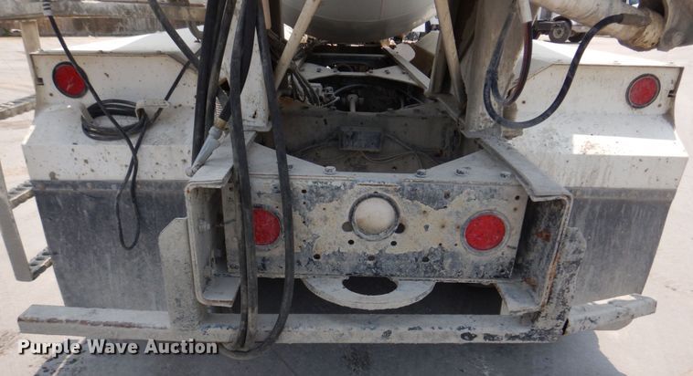 image for item DM7330 2000 International 5600i  ready mix truck