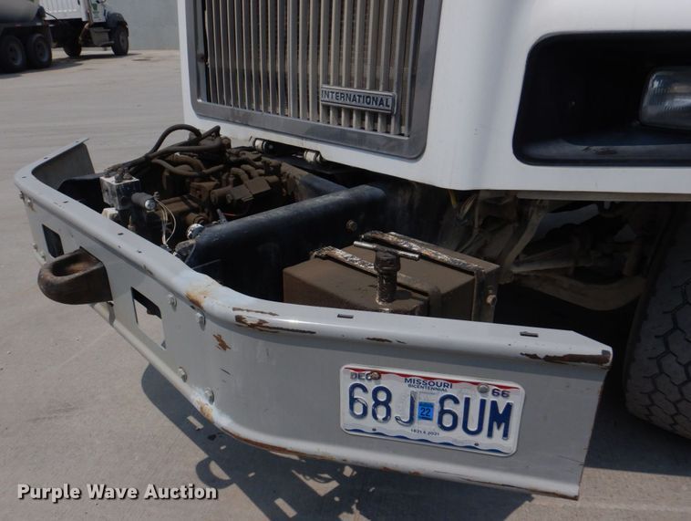 image for item DM7330 2000 International 5600i  ready mix truck