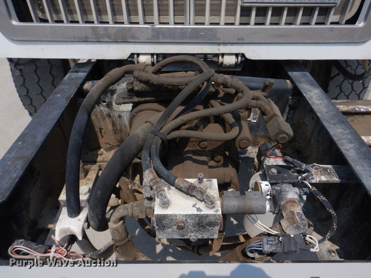 image for item DM7330 2000 International 5600i  ready mix truck