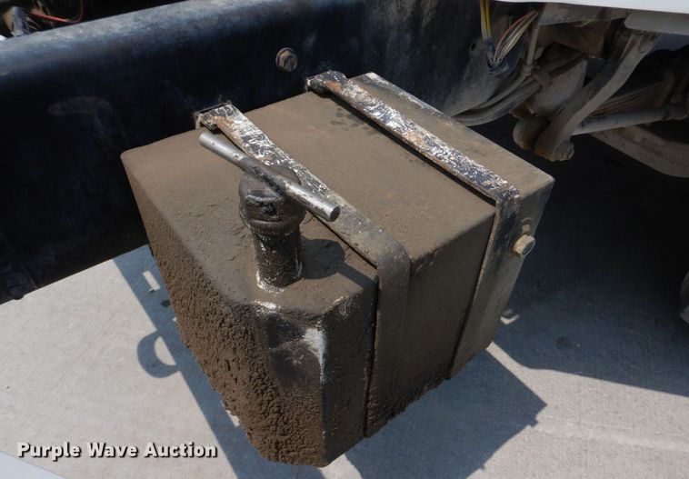 image for item DM7330 2000 International 5600i  ready mix truck