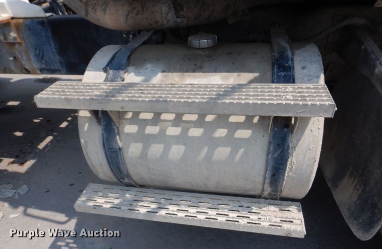 image for item DM7330 2000 International 5600i  ready mix truck