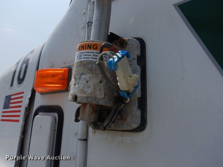 image for item DM7330 2000 International 5600i  ready mix truck