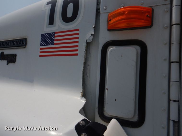 image for item DM7330 2000 International 5600i  ready mix truck