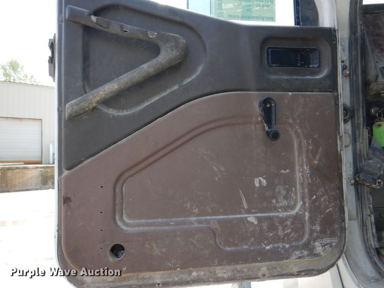 image for item DM7330 2000 International 5600i  ready mix truck