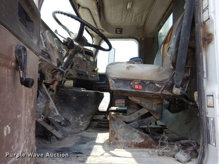 image for item DM7330 2000 International 5600i  ready mix truck