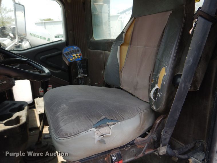 image for item DM7330 2000 International 5600i  ready mix truck