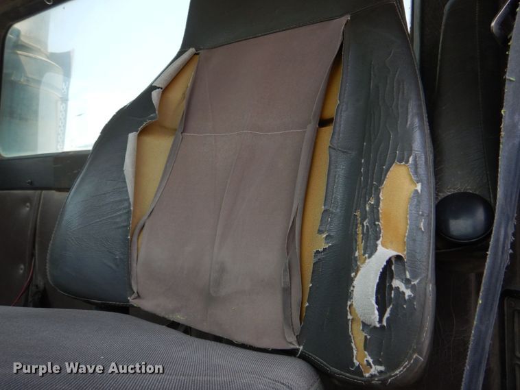 image for item DM7330 2000 International 5600i  ready mix truck