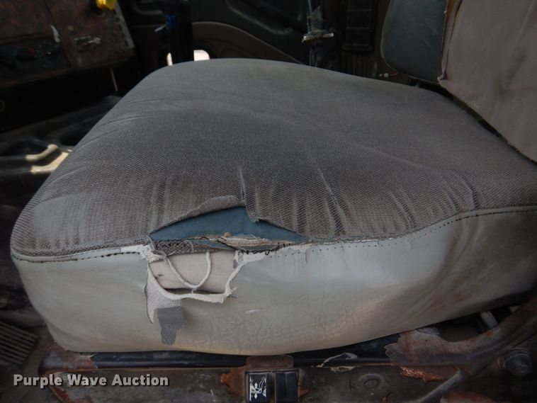 image for item DM7330 2000 International 5600i  ready mix truck