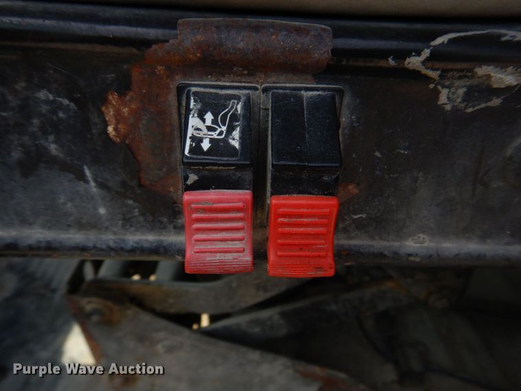 image for item DM7330 2000 International 5600i  ready mix truck