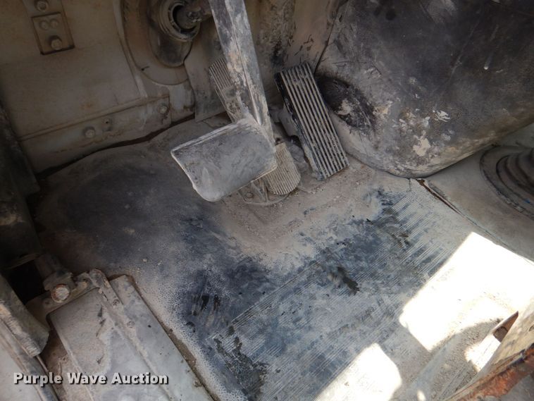 image for item DM7330 2000 International 5600i  ready mix truck