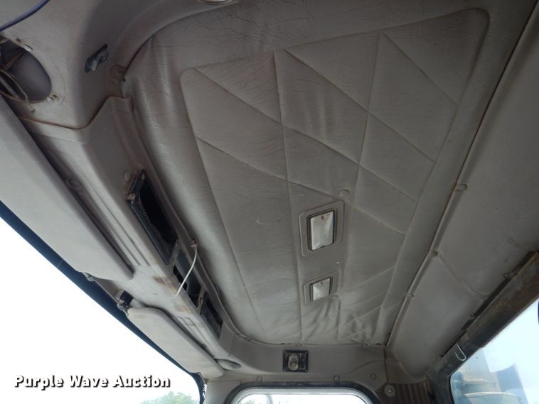 image for item DM7330 2000 International 5600i  ready mix truck