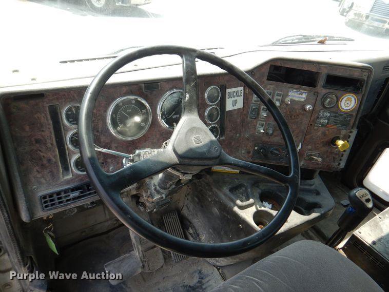 image for item DM7330 2000 International 5600i  ready mix truck