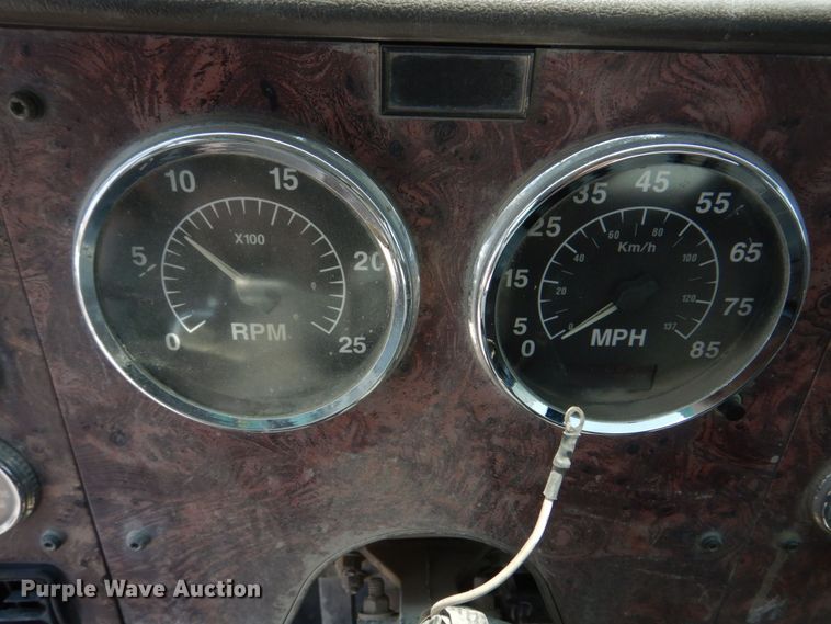 image for item DM7330 2000 International 5600i  ready mix truck