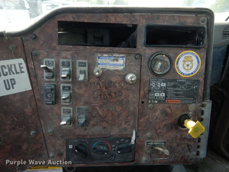 image for item DM7330 2000 International 5600i  ready mix truck