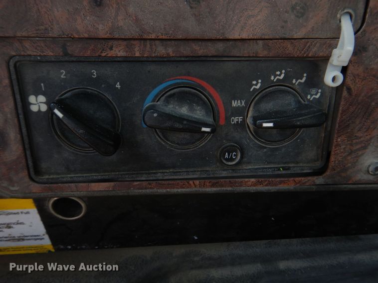 image for item DM7330 2000 International 5600i  ready mix truck