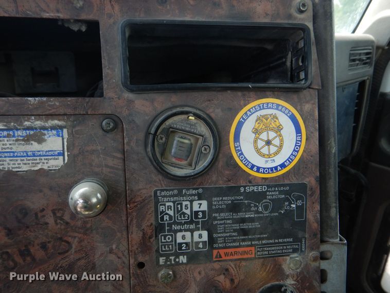 image for item DM7330 2000 International 5600i  ready mix truck