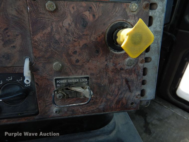 image for item DM7330 2000 International 5600i  ready mix truck