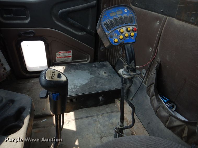 image for item DM7330 2000 International 5600i  ready mix truck