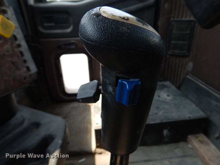 image for item DM7330 2000 International 5600i  ready mix truck