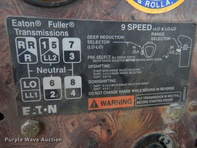 image for item DM7330 2000 International 5600i  ready mix truck