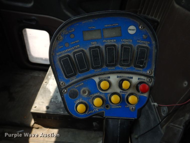 image for item DM7330 2000 International 5600i  ready mix truck