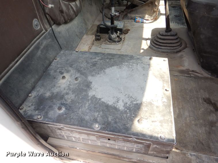 image for item DM7330 2000 International 5600i  ready mix truck