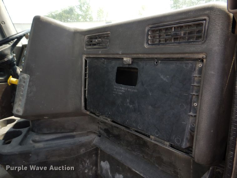 image for item DM7330 2000 International 5600i  ready mix truck