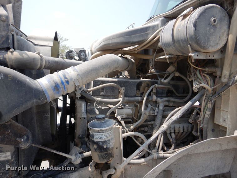 image for item DM7330 2000 International 5600i  ready mix truck