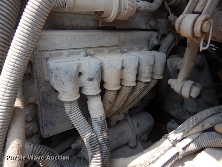 image for item DM7330 2000 International 5600i  ready mix truck