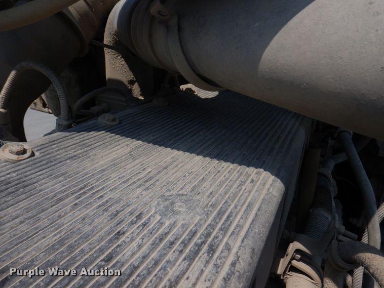 image for item DM7330 2000 International 5600i  ready mix truck