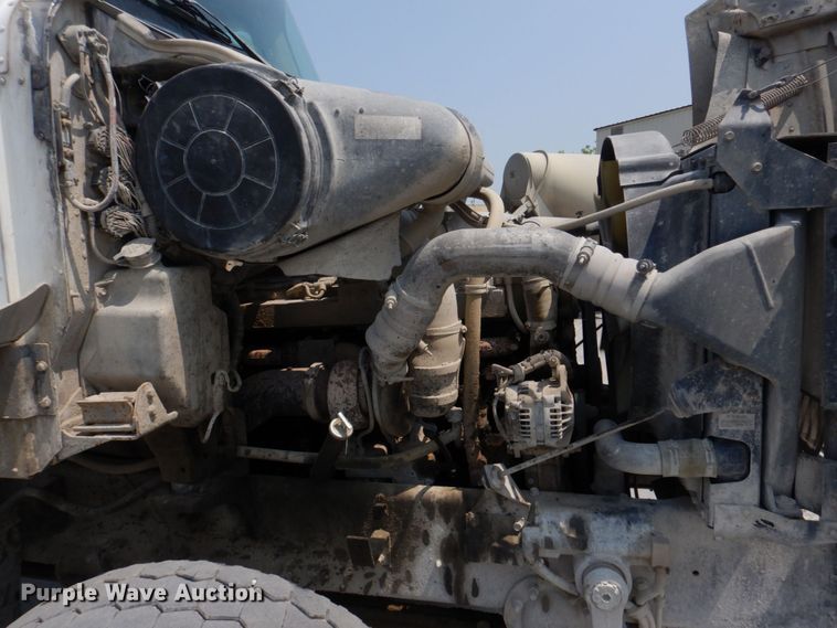 image for item DM7330 2000 International 5600i  ready mix truck