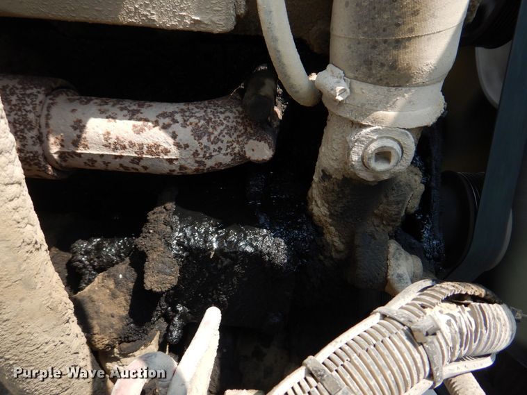 image for item DM7330 2000 International 5600i  ready mix truck