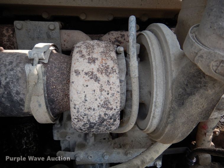 image for item DM7330 2000 International 5600i  ready mix truck