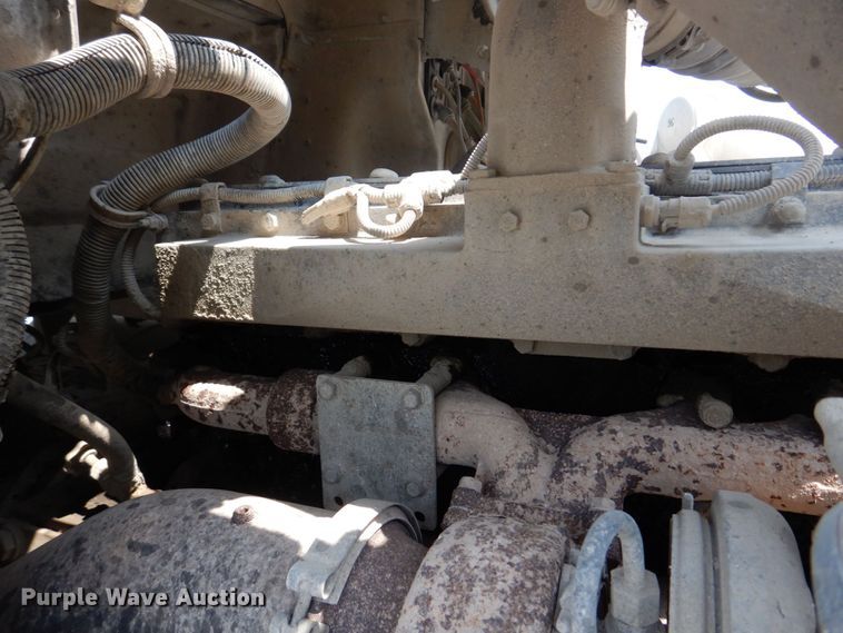 image for item DM7330 2000 International 5600i  ready mix truck