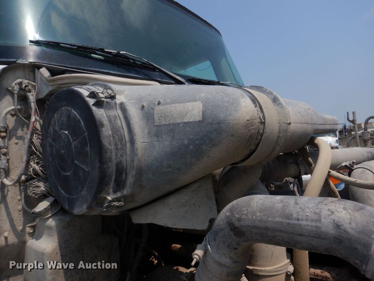 image for item DM7330 2000 International 5600i  ready mix truck