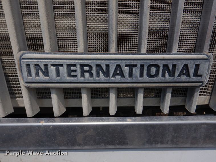 image for item DM7330 2000 International 5600i  ready mix truck