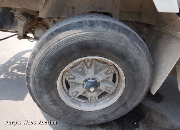 image for item DM7330 2000 International 5600i  ready mix truck