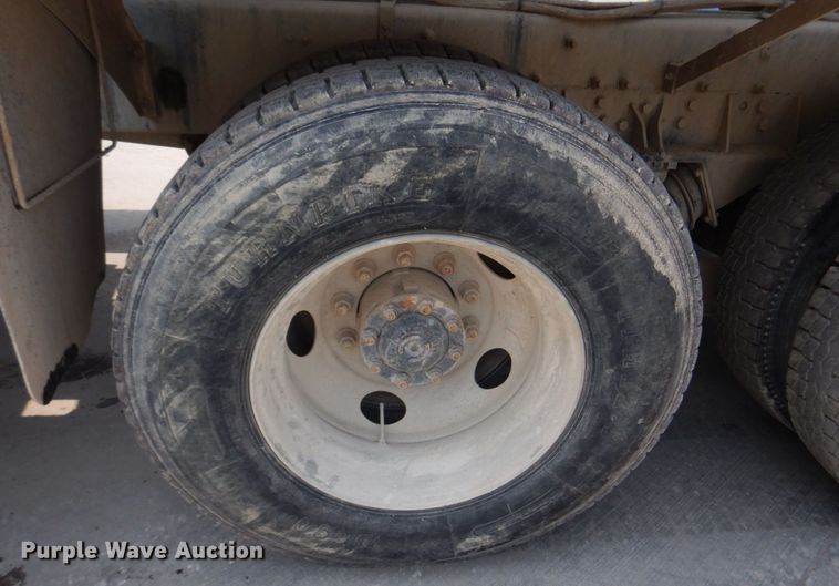 image for item DM7330 2000 International 5600i  ready mix truck