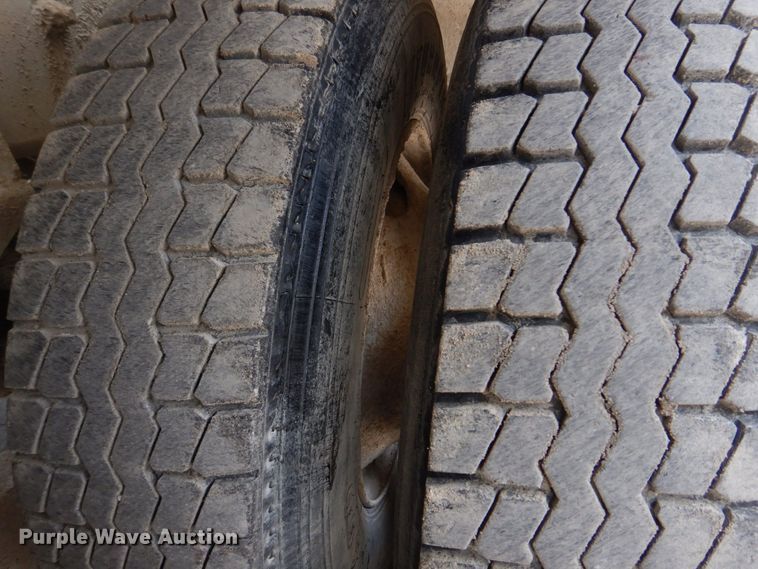 image for item DM7330 2000 International 5600i  ready mix truck